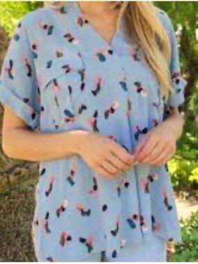 MELLODAY Light Blue Floral V-Neck Short Sleeve Blouse sz S